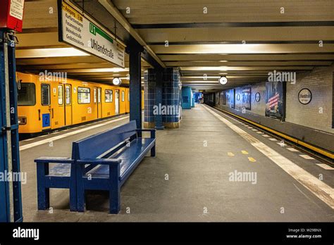 uhlandstraße station.